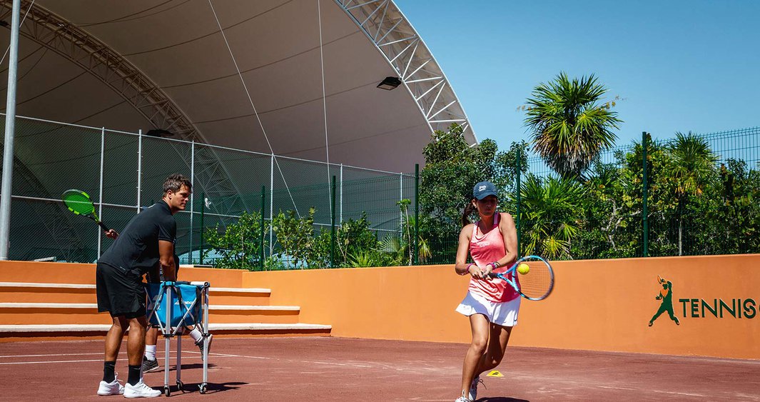 Vamos jogar tênis em Brasília? Raw Tennis Academy 