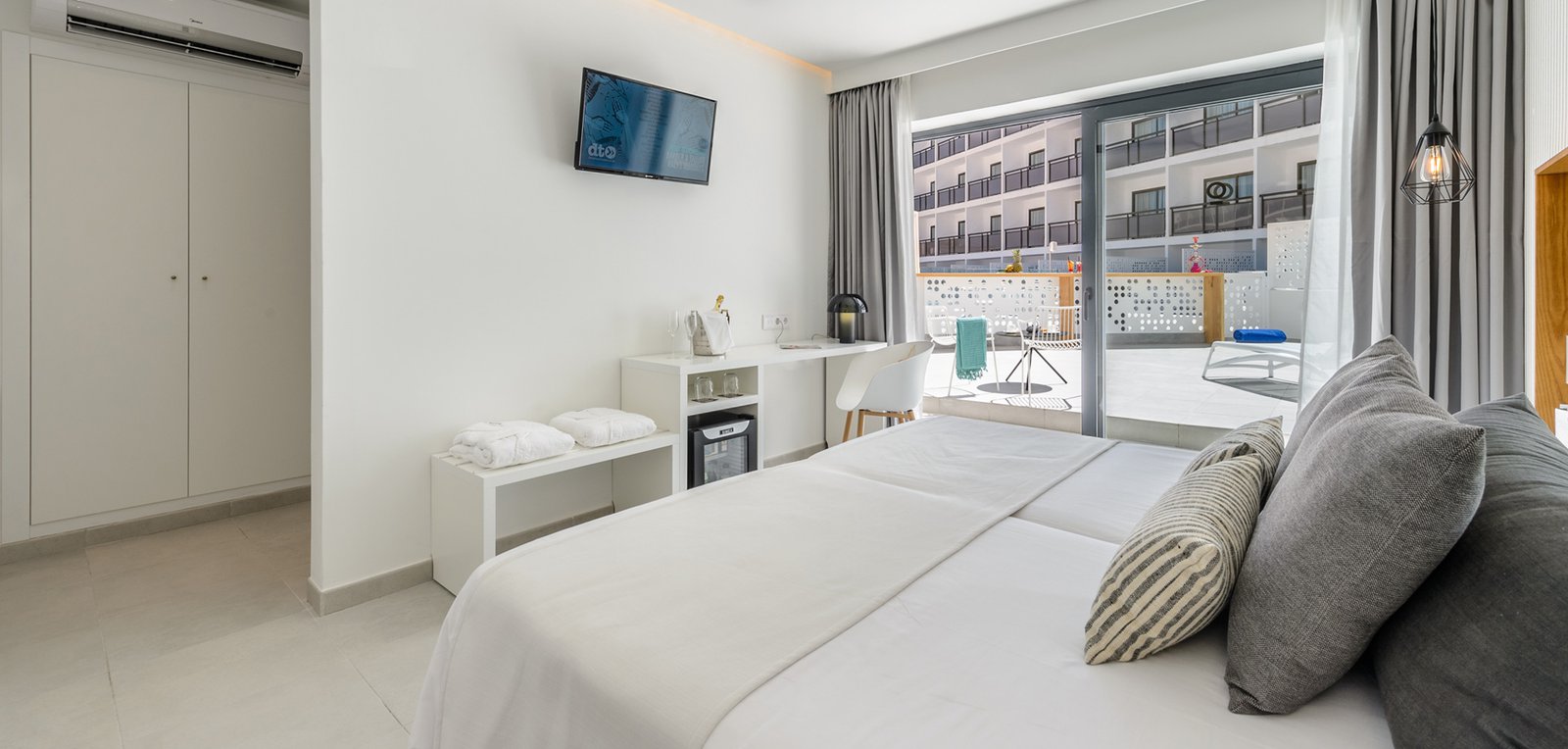 Room image AQUA Terrace Premium Suite.