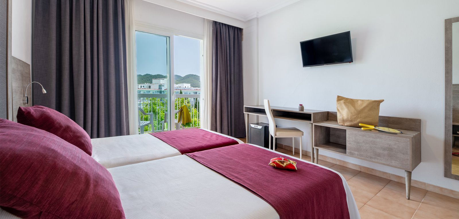 Room image Chambre double avec vue sur la piscine