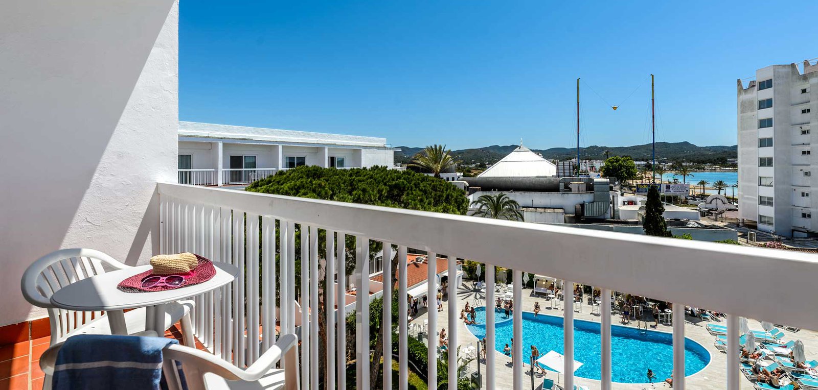 Room image Chambre double avec vue sur la piscine
