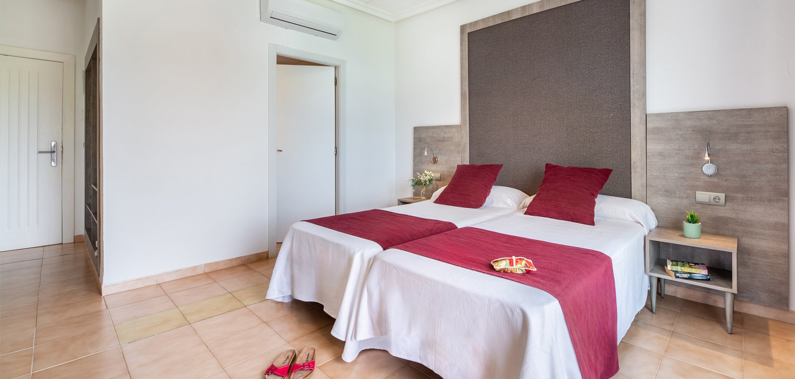 Room image Chambre double avec vue sur la piscine