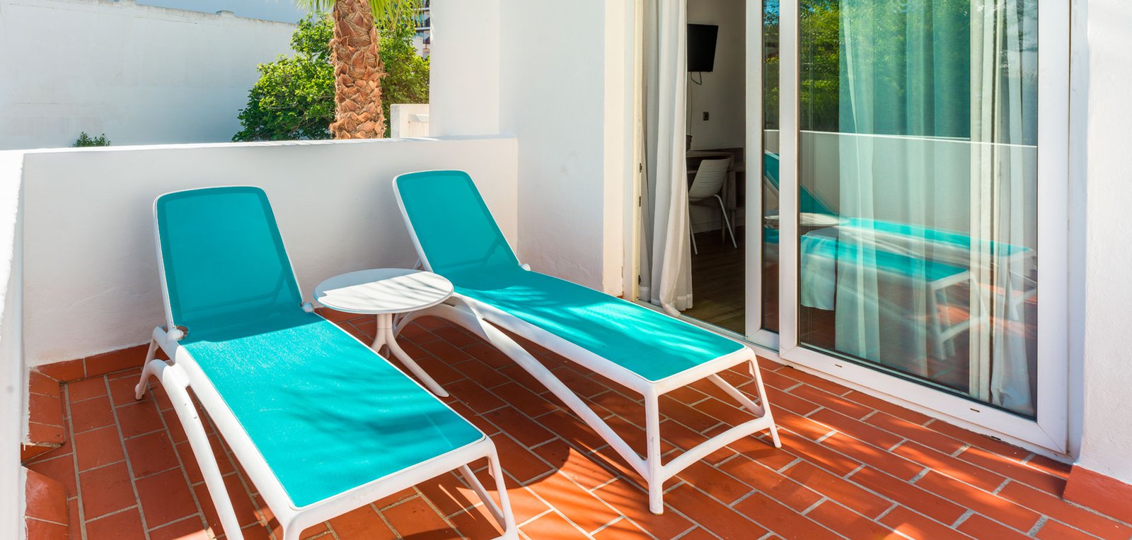 Room image Chambre double avec vue sur la piscine