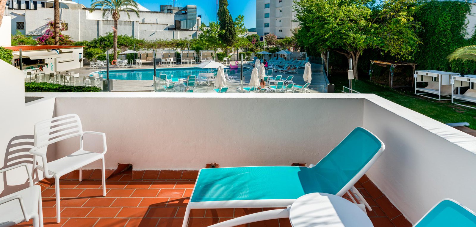 Room image Chambre double avec vue sur la piscine