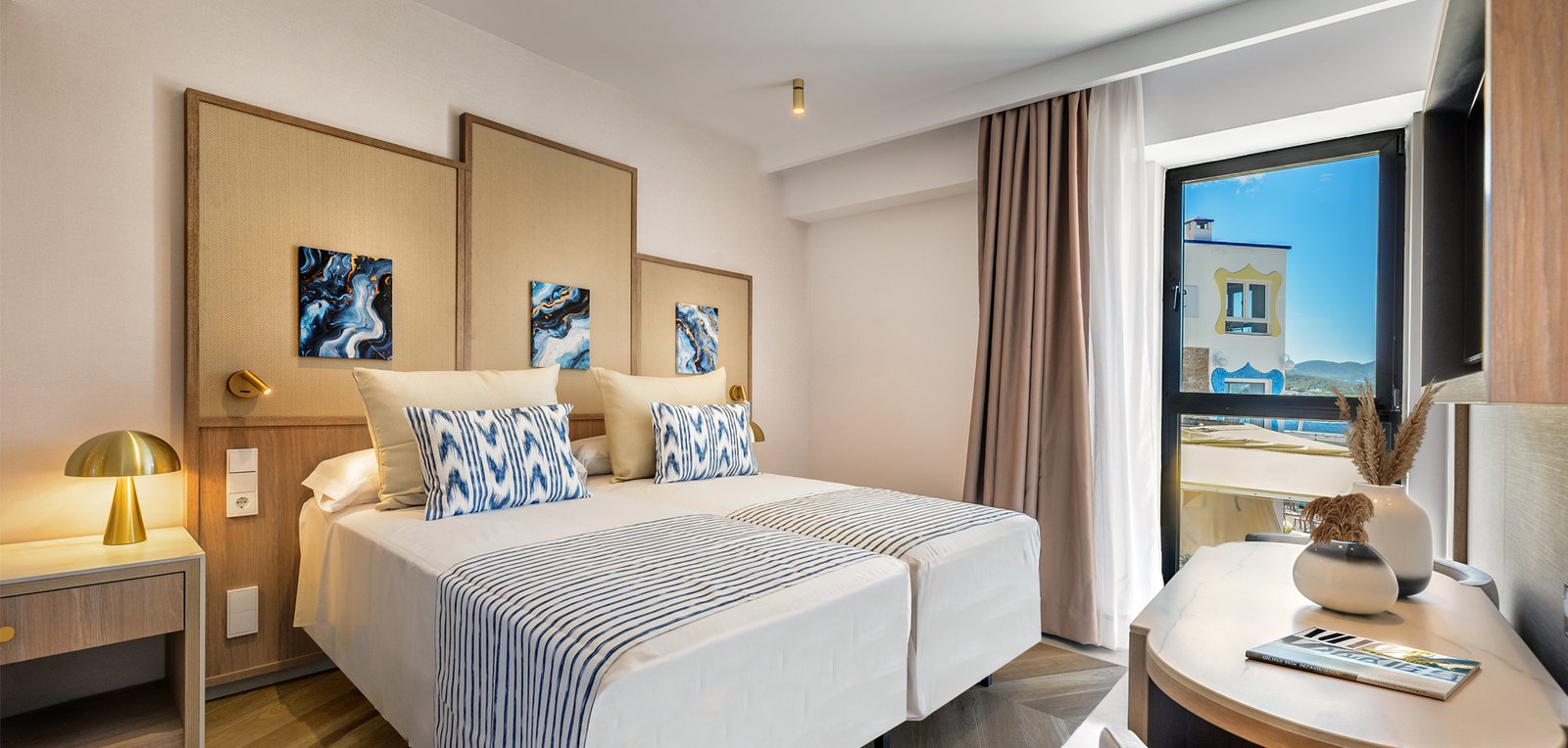 Room image Zweibettzimmer mit seitlichem Meerblick (2 pax)