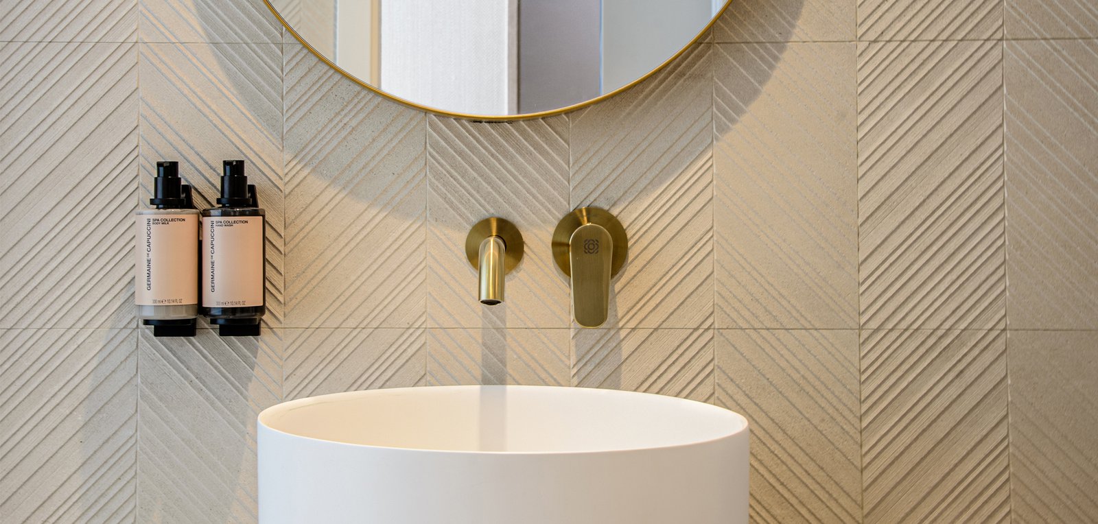 Room image Zweibettzimmer mit seitlichem Meerblick (2 pax)