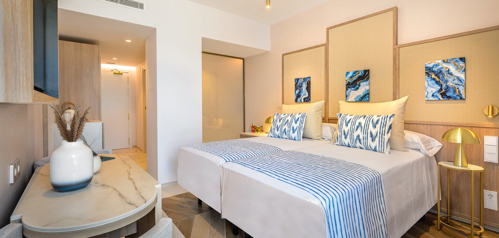 Room image Zweibettzimmer mit seitlichem Meerblick (2 pax)