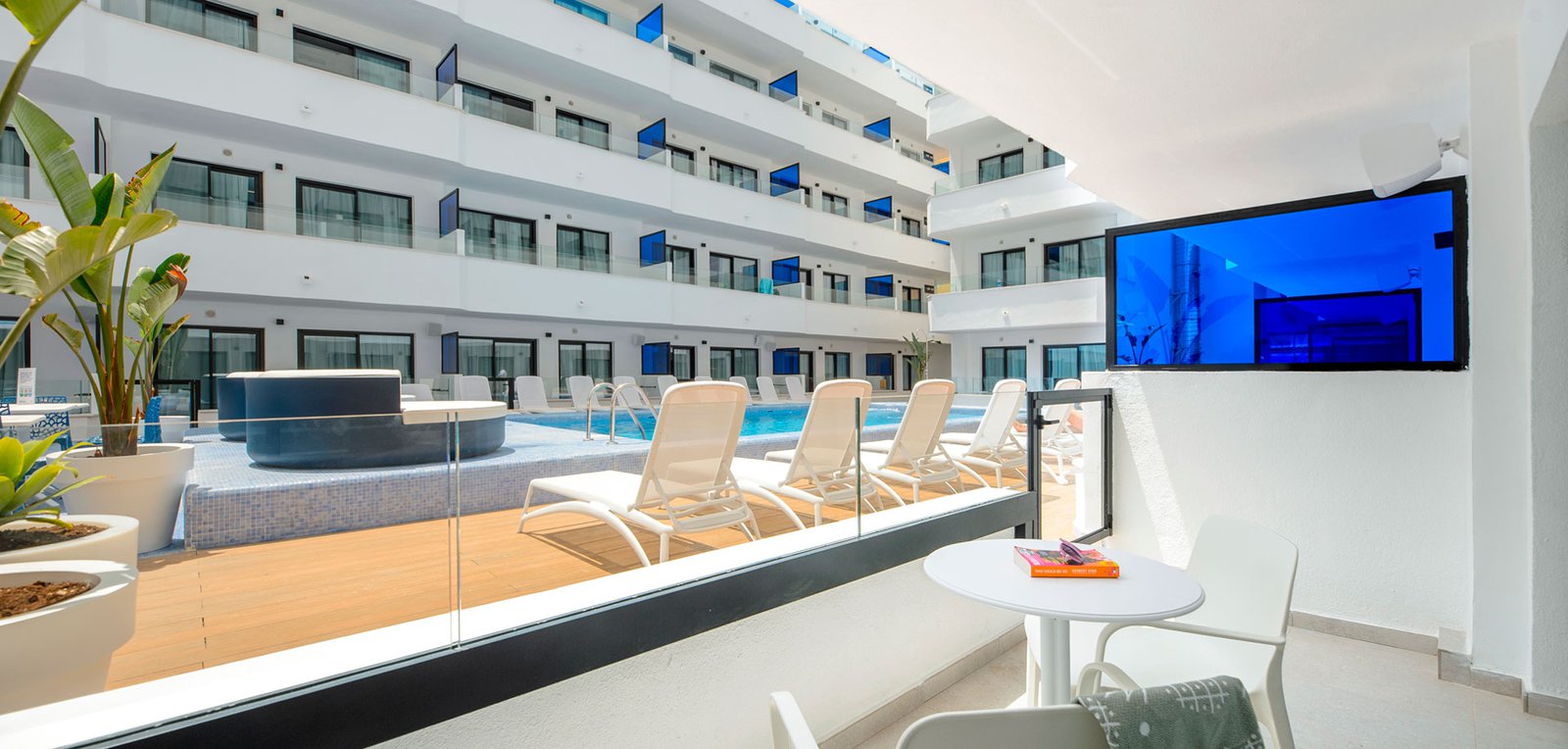 Room image Grote Studio met uitzicht op het zwembad