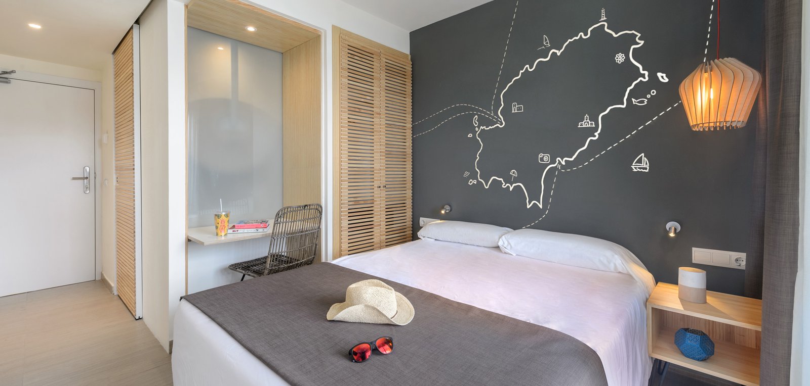 Room image Dubbelkamer met dubbel bed en uitzicht op zee