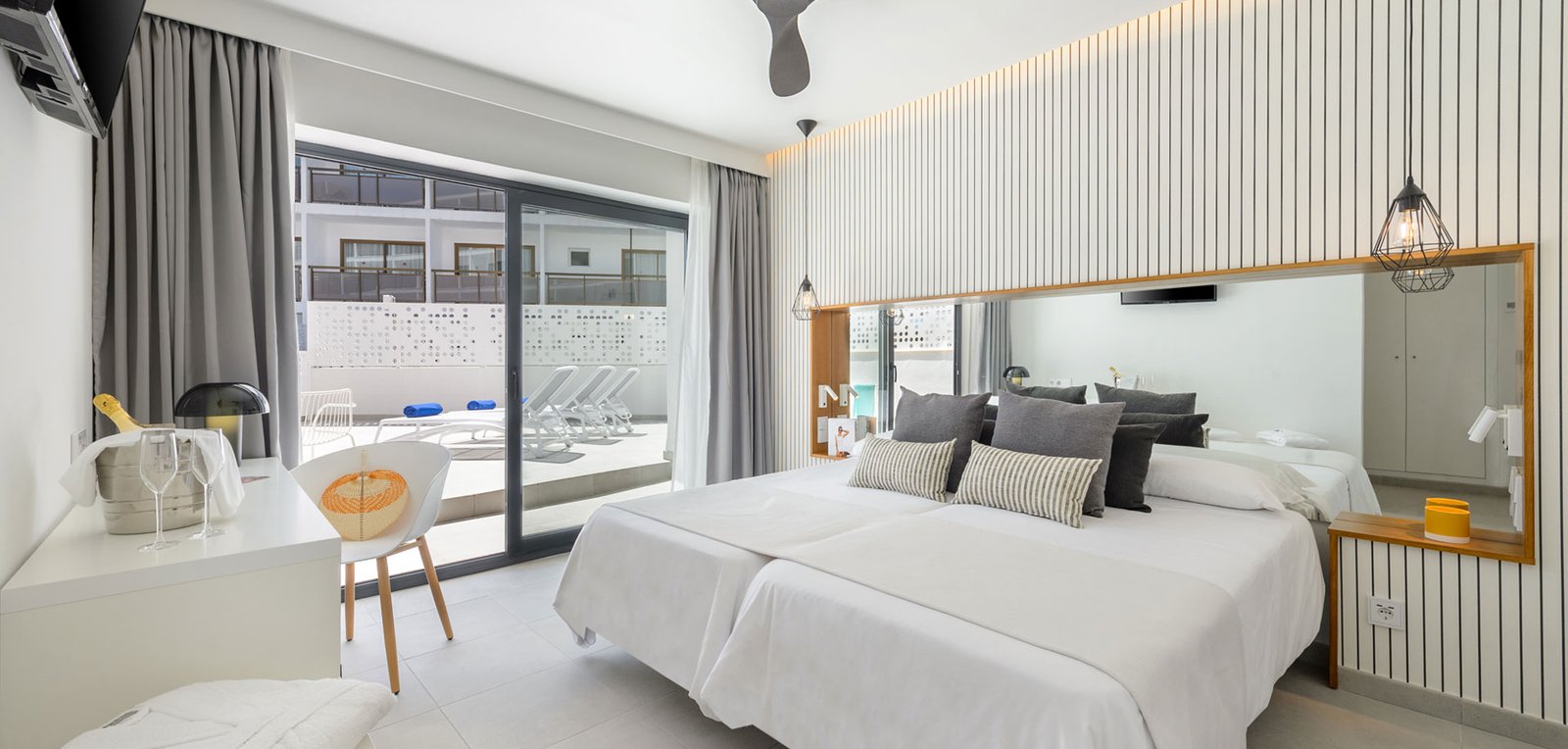Room image AQUA Terrace Premium Suite.