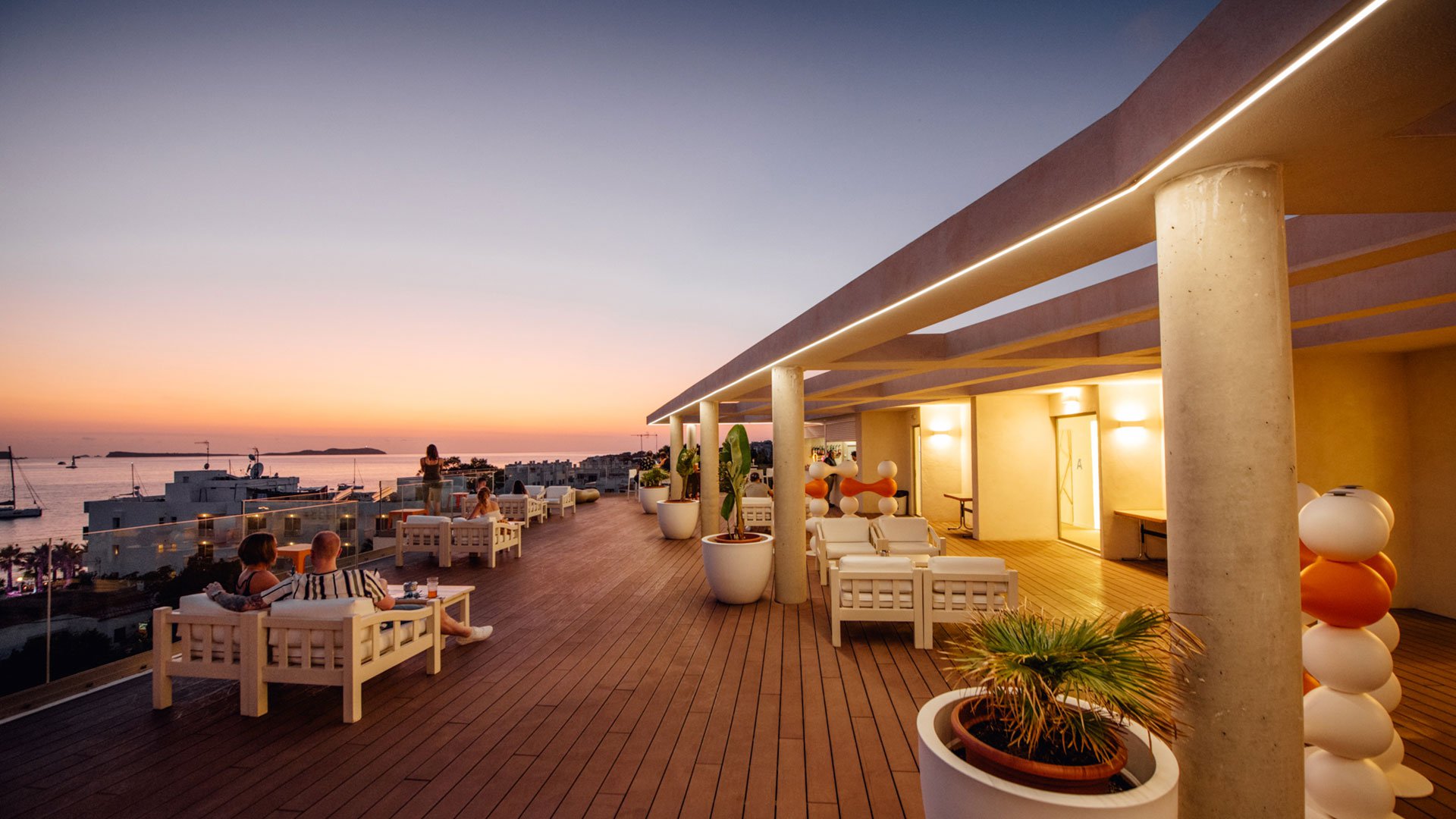 hotel-en-playa-de-san-antonio-ibiza-hotel-abrat