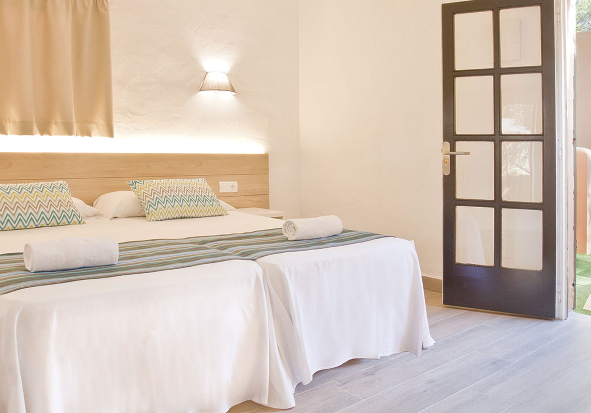[common:hotelName, ]:extra item image