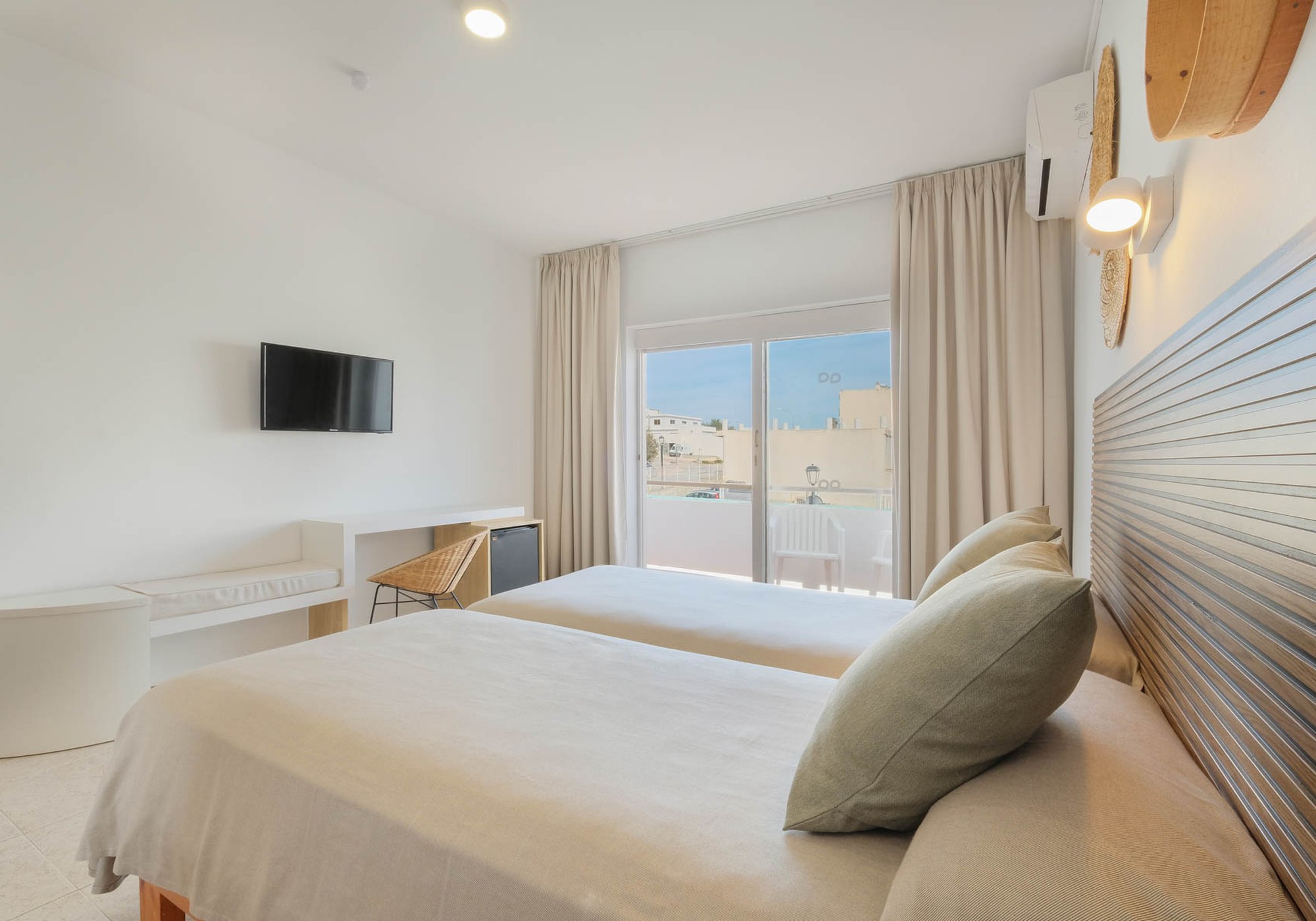 [common:hotelName, ]:extra item image