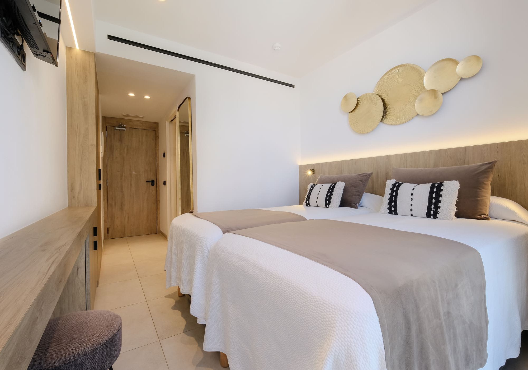[common:hotelName, ]:extra item image