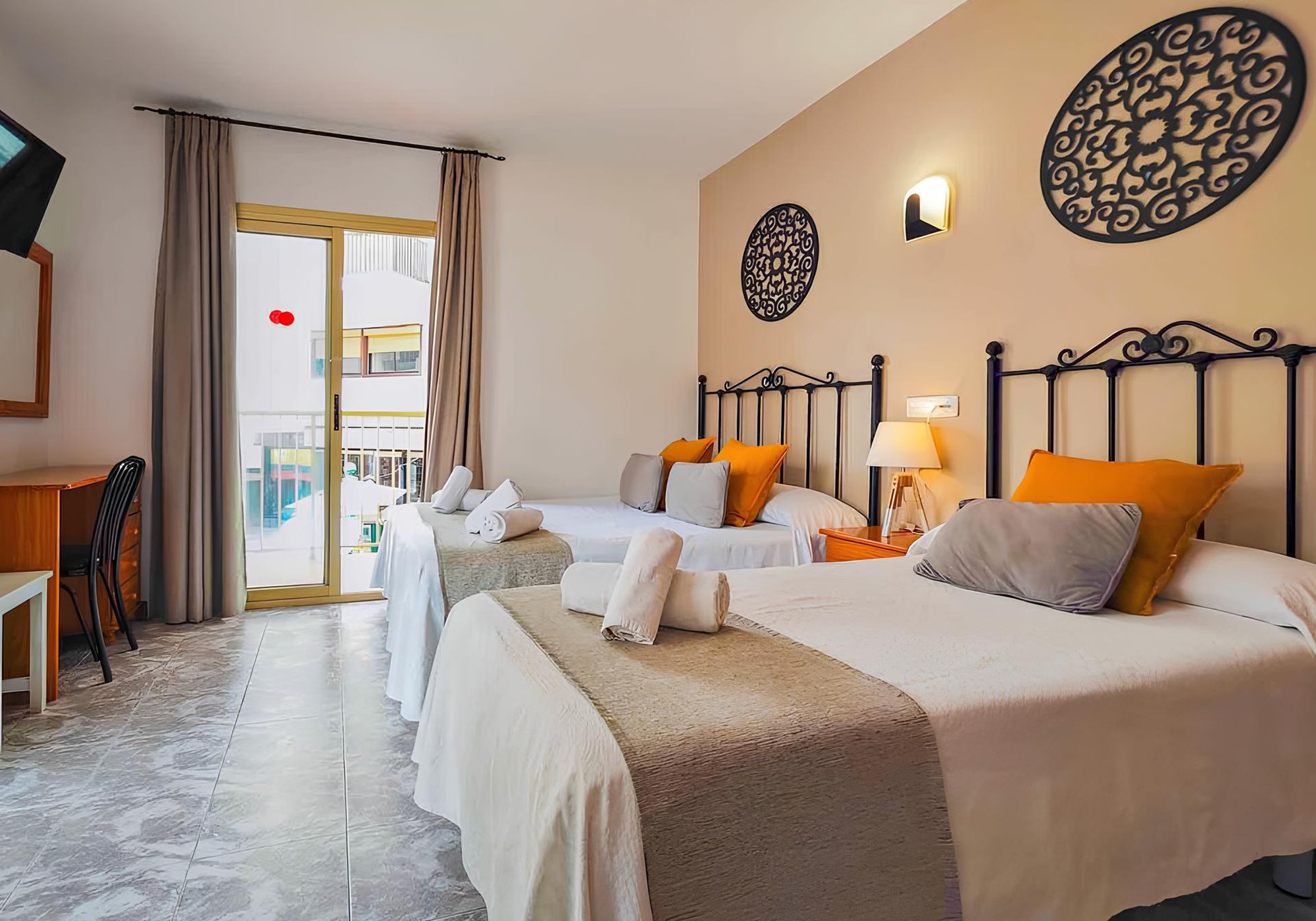 [common:hotelName, ]:extra item image