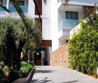 Discover Figueretas beach and Ibiza the Apartaments B-Llobet Sun & Confort