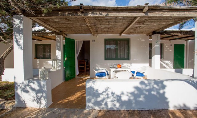 https://images.neobookings.com/hotels/formentera/punta-rasa/rooms/apartment-a-0q42oeorxp.jpg?width=600&height=400