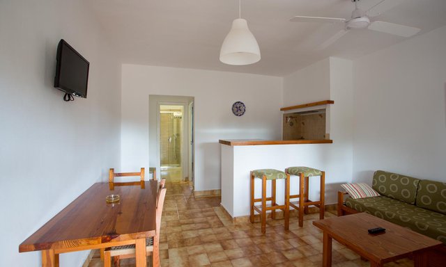 https://images.neobookings.com/hotels/formentera/punta-rasa/rooms/apartment-a-k045zgyr4e.jpg?width=600&height=400