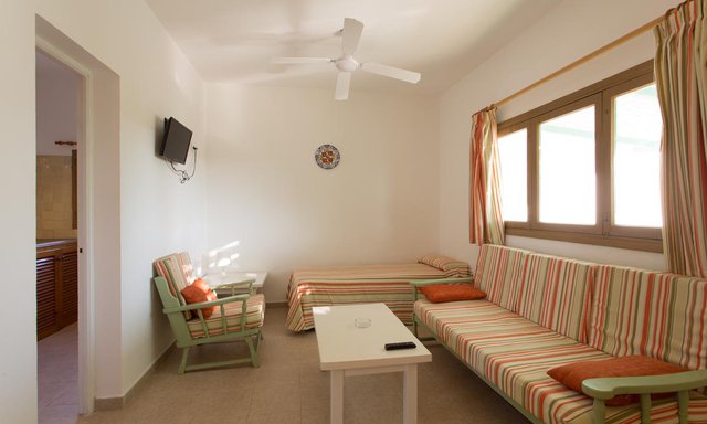 https://images.neobookings.com/hotels/formentera/punta-rasa/rooms/apartment-b-p7xm8k8d6j.jpg?width=600&height=400