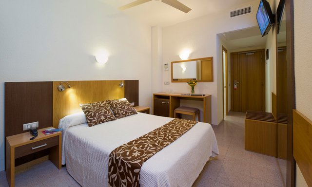 Il tuo Hotel sulla spiaggia di San Antonio, Ibiza Hotel centro a San Antonio, Ibiza - Hotel Gran Sol