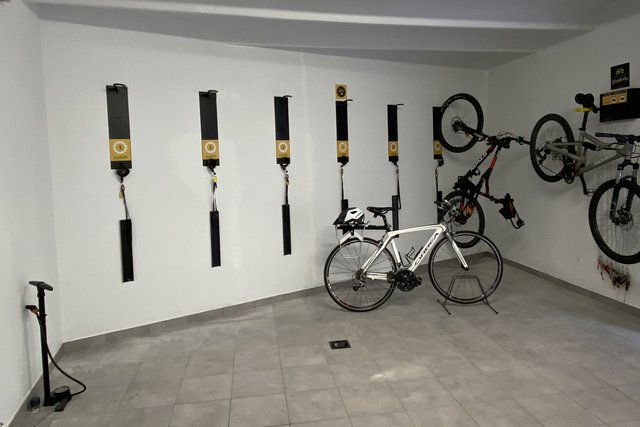 Parking à vélos et atelier
