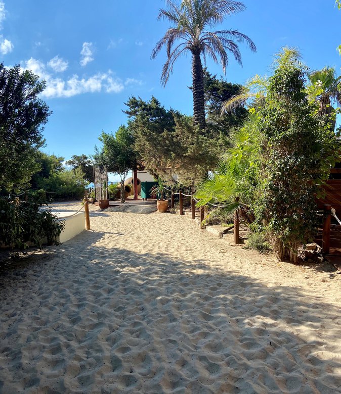 Descubra las famosas playas y calas de Ibiza