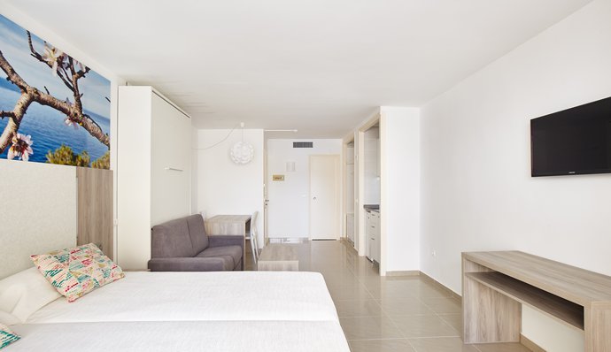 Accommodation in San Antonio, IbizaApartments San Antonio town, Ibiza. Mar i Vent Apartments Sibiza Group