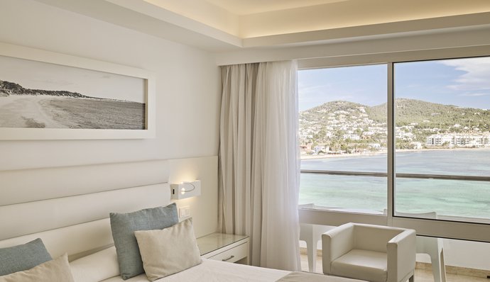 Accommodation in Talamanca Beach, IbizaLuxury hotel in Talamanca beach, Ibiza. Hotel Argos Grupo Sibiza