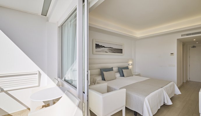 Accommodation in Talamanca Beach, IbizaLuxury hotel in Talamanca beach, Ibiza. Hotel Argos Grupo Sibiza