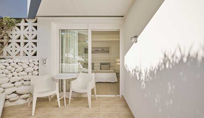 Accommodation in Talamanca Beach, IbizaLuxury hotel in Talamanca beach, Ibiza. Hotel Argos Grupo Sibiza