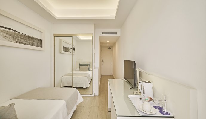 Accommodation in Talamanca Beach, IbizaLuxury hotel in Talamanca beach, Ibiza. Hotel Argos Grupo Sibiza