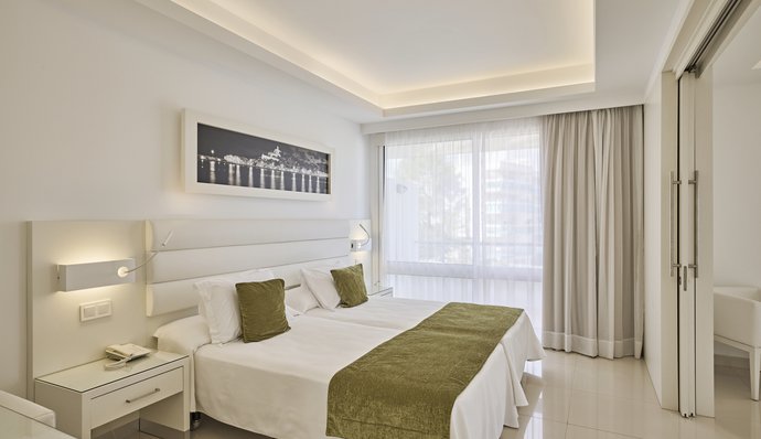 Accommodation in Talamanca Beach, IbizaLuxury hotel in Talamanca beach, Ibiza. Hotel Argos Grupo Sibiza