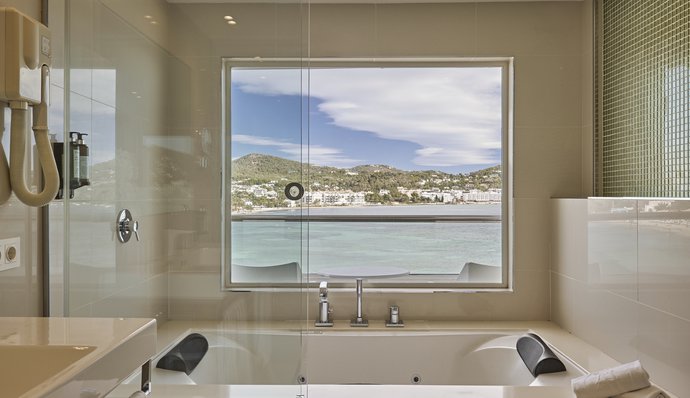 Accommodation in Talamanca Beach, IbizaLuxury hotel in Talamanca beach, Ibiza. Hotel Argos Grupo Sibiza