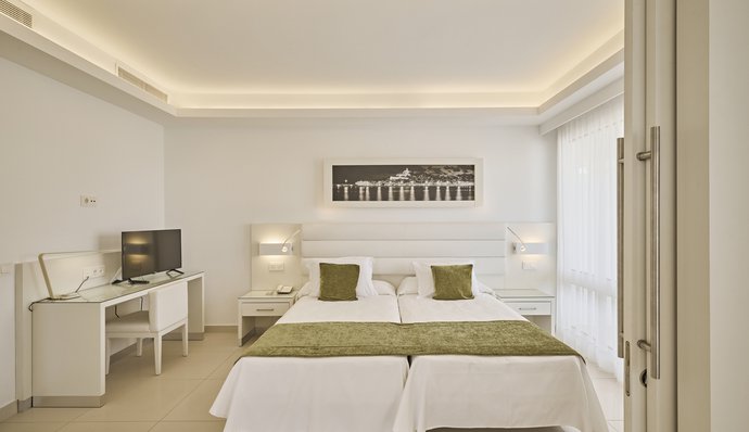 Accommodation in Talamanca Beach, IbizaLuxury hotel in Talamanca beach, Ibiza. Hotel Argos Grupo Sibiza