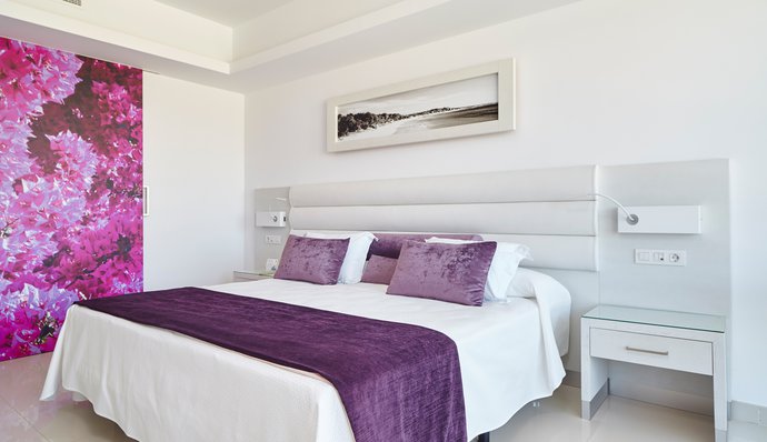 Alojamiento en Talamanca Playa, IbizaHotel de lujo en la playa de talamanca, Ibiza. Hotel Argos Grupo Sibiza