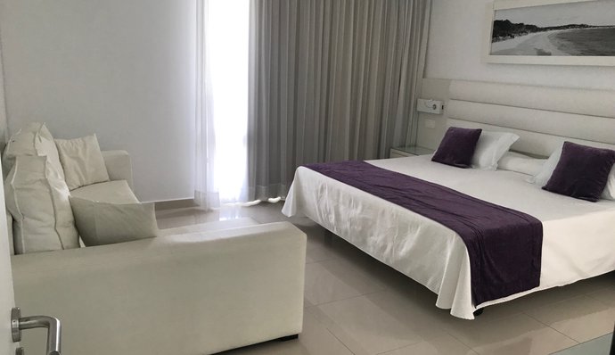 Alojamiento en Talamanca Playa, IbizaHotel de lujo en la playa de talamanca, Ibiza. Hotel Argos Grupo Sibiza