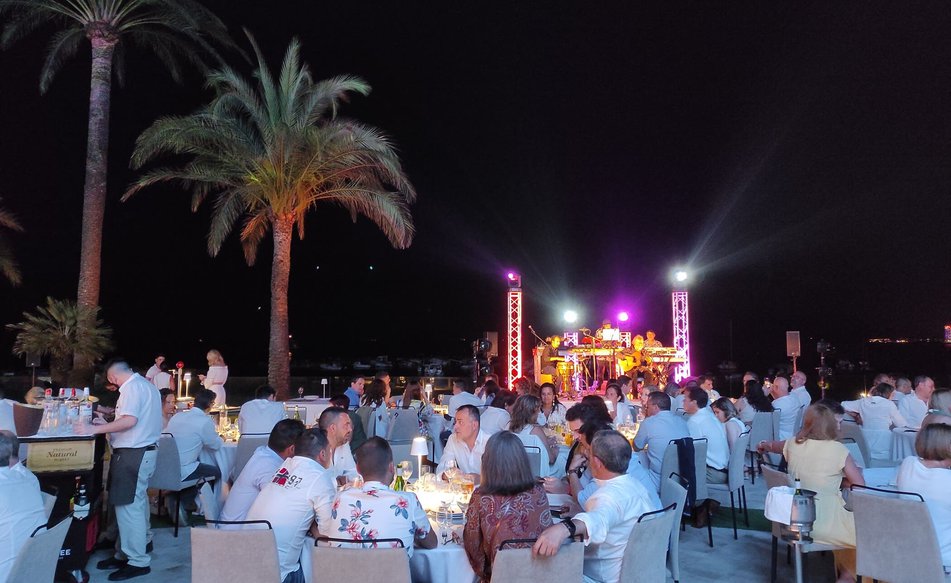 Modernas salas y espacios para eventos y convenciones en Ibiza 