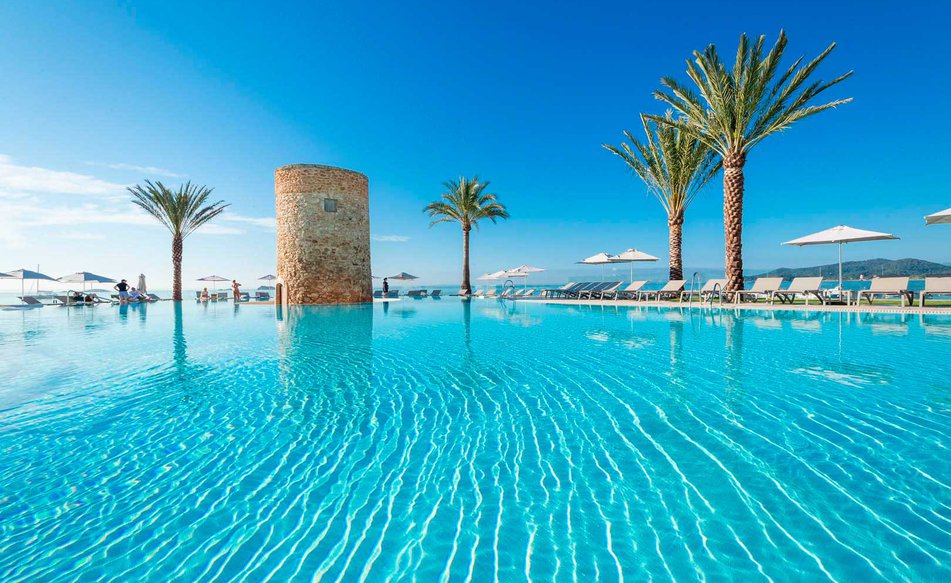 Outdoor swimming-pool