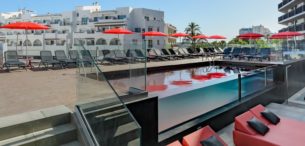 Room image Dubbelkamer met uitzicht op het zwembad