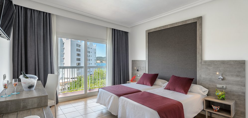 Room image Pool View Twin room