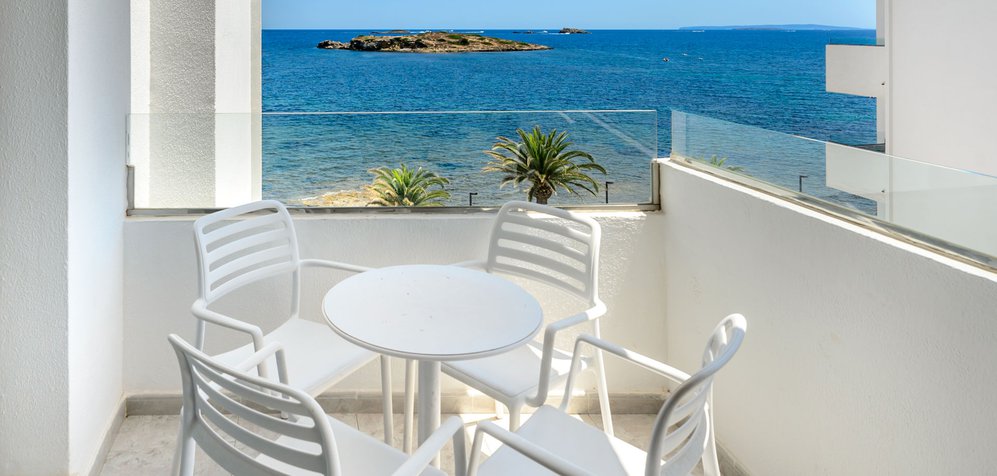 Room image 2 bedroom apartment with sea view