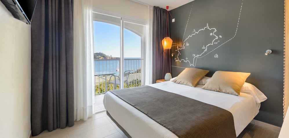 Room image Dubbelkamer met dubbel bed en uitzicht op zee