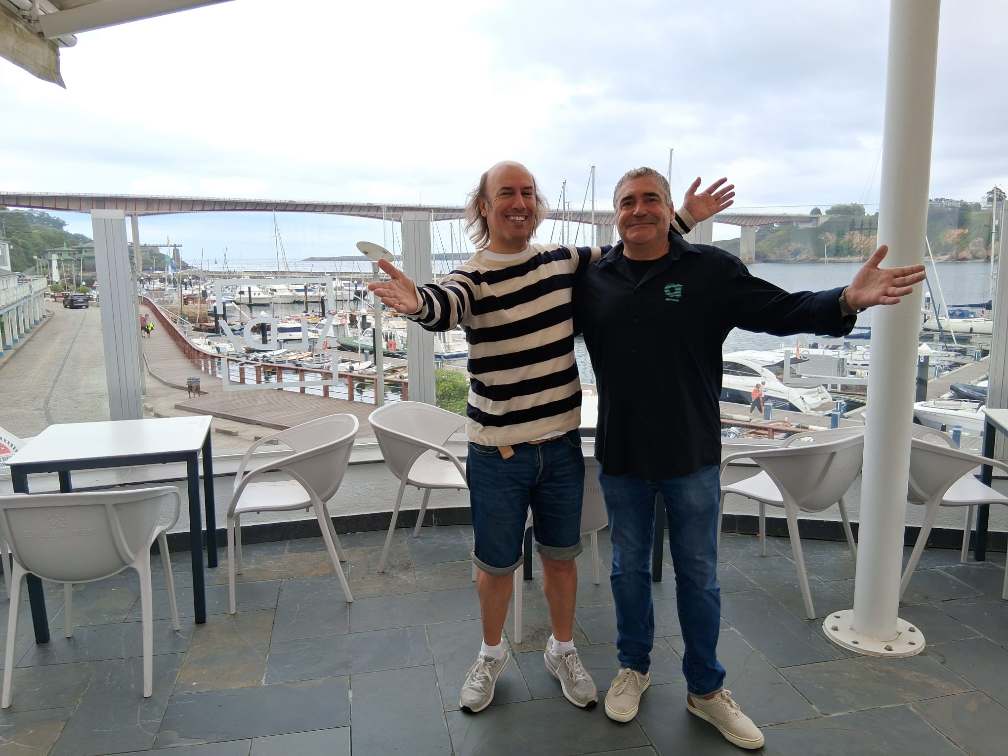 Imagen: https://images.neobookings.com/cms/aldahotels.es/section/carlos-nunez-vuelve-a-elegir-alda-fogar-do-marineiro-durante-su-paso-por-ribadeo/pics/carlos-nunez-vuelve-a-elegir-alda-fogar-do-marineiro-durante-su-paso-por-ribadeo-37kxs3v3kn9nqy.jpeg