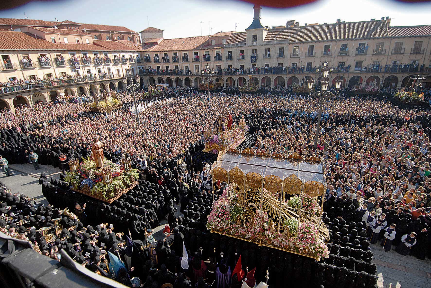 Imagen: https://images.neobookings.com/cms/aldahotels.es/section/guia-completa-para-vivir-la-semana-santa-en-leon/pics/guia-completa-para-vivir-la-semana-santa-en-leon-dmeo45ol94.jpeg