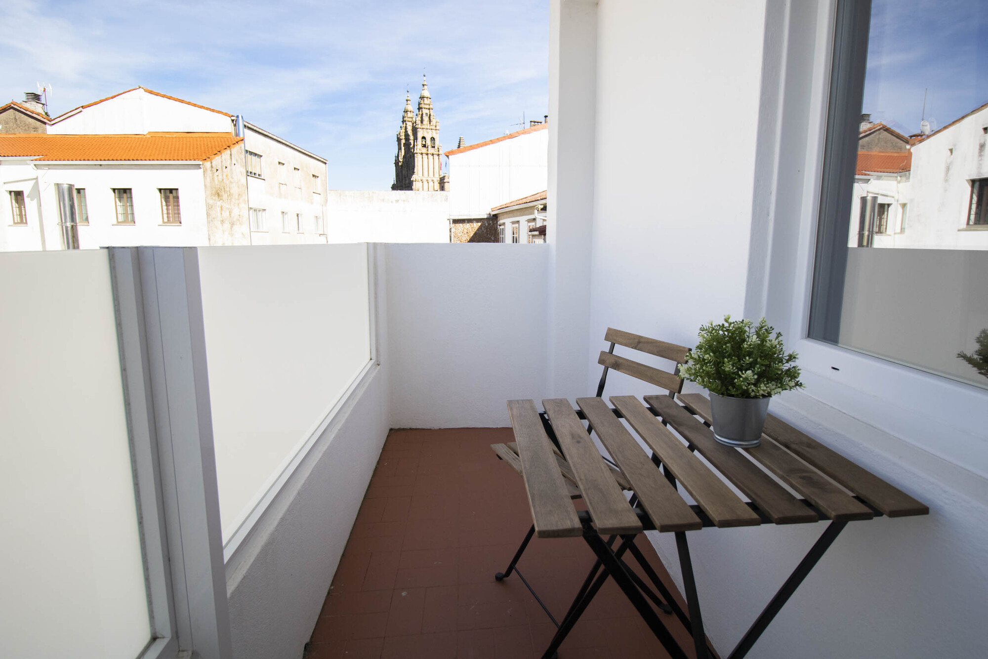 Imagen: https://images.neobookings.com/cms/aldahotels.es/section/los-6-mejores-hoteles-en-el-centro-de-santiago-de-compostela/pics/los-6-mejores-hoteles-en-el-centro-de-santiago-de-compostela-60e9n36wn9.jpeg