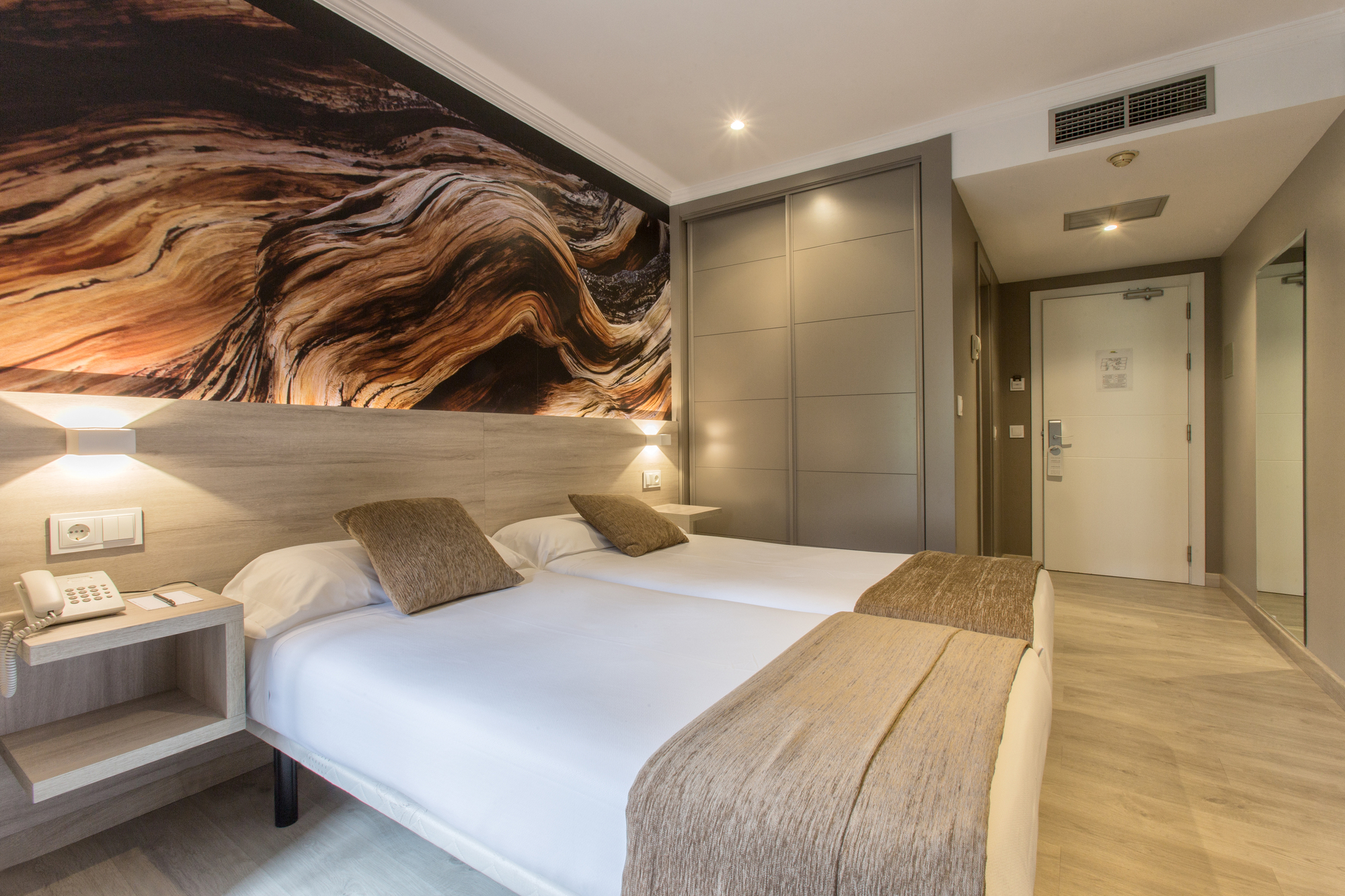 Imagen: https://images.neobookings.com/cms/aldahotels.es/section/los-6-mejores-hoteles-en-el-centro-de-santiago-de-compostela/pics/los-6-mejores-hoteles-en-el-centro-de-santiago-de-compostela-6ow0n9nlr8.jpeg