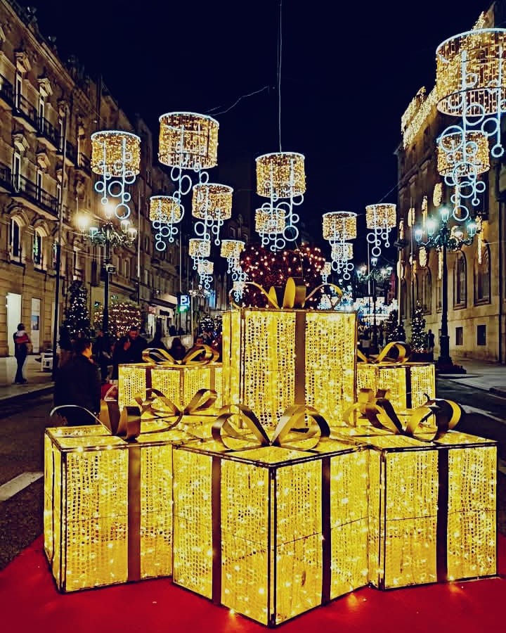 Imagen: https://images.neobookings.com/cms/aldahotels.es/section/luces-de-vigo-2024-guia-completa-para-disfrutar-de-la-navidad-en-la-ciudad/pics/luces-de-vigo-2024-guia-completa-para-disfrutar-de-la-navidad-en-la-ciudad-6ow0nq6lr8.jpeg