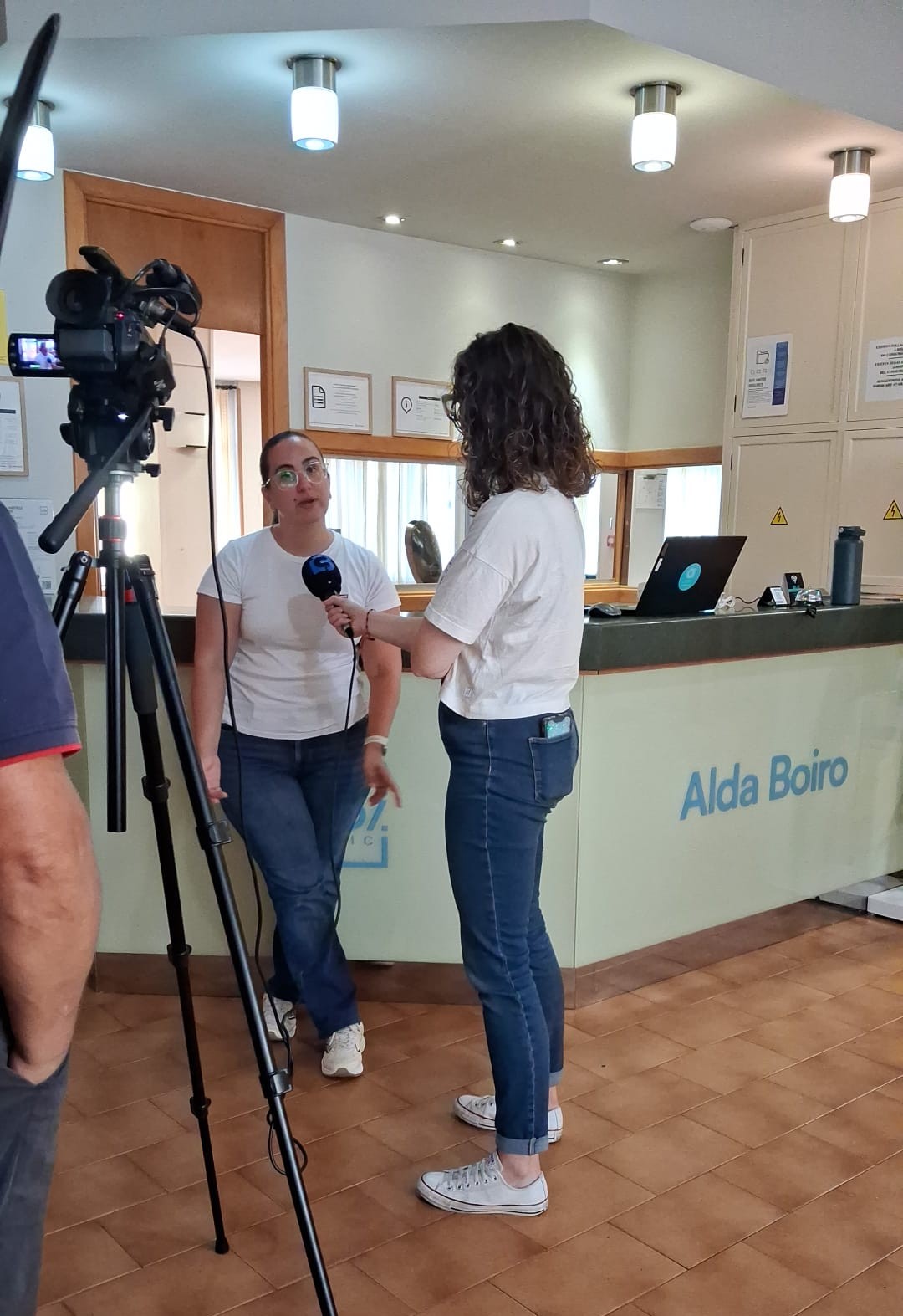 Imagen: Entrevista del Canal Barbanza en Alda Boiro para conocer la ocupación de septiembre en los hoteles Alda del Barbanza