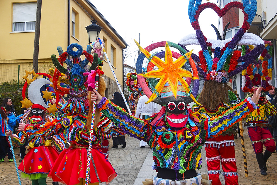 Imagen: https://images.neobookings.com/cms/aldahotels.es/section/vive-el-carnaval-de-ourense-una-experiencia-unica-en-galicia/pics/vive-el-carnaval-de-ourense-una-experiencia-unica-en-galicia-03lyy5glqv.jpeg