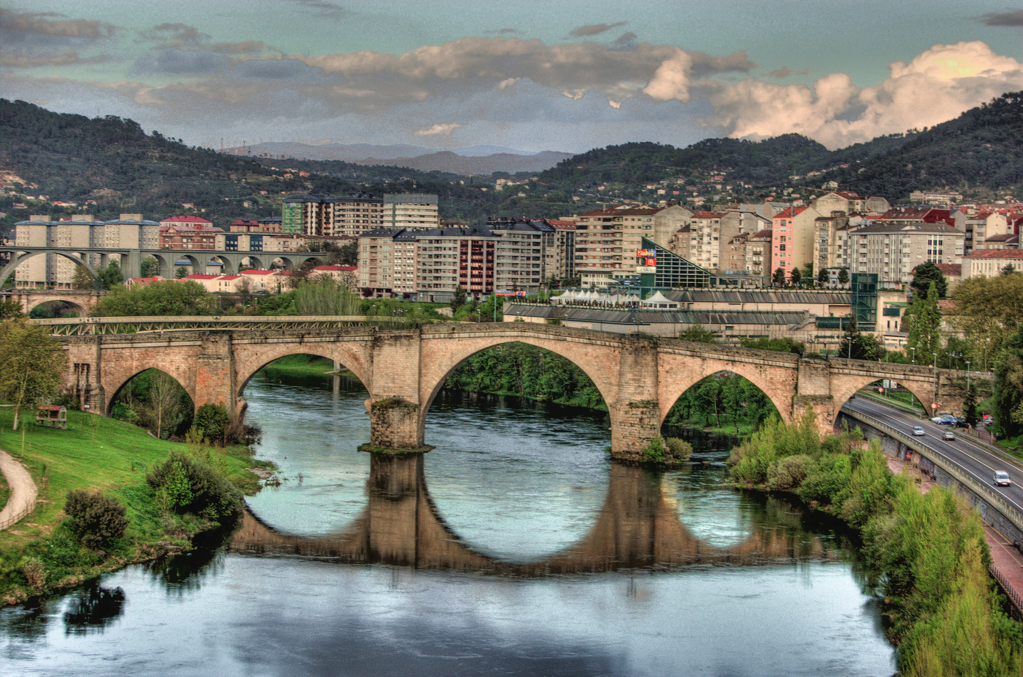 Imagen: https://images.neobookings.com/cms/aldahotels.es/section/vive-el-carnaval-de-ourense-una-experiencia-unica-en-galicia/pics/vive-el-carnaval-de-ourense-una-experiencia-unica-en-galicia-r0lgzvdw4m.jpeg