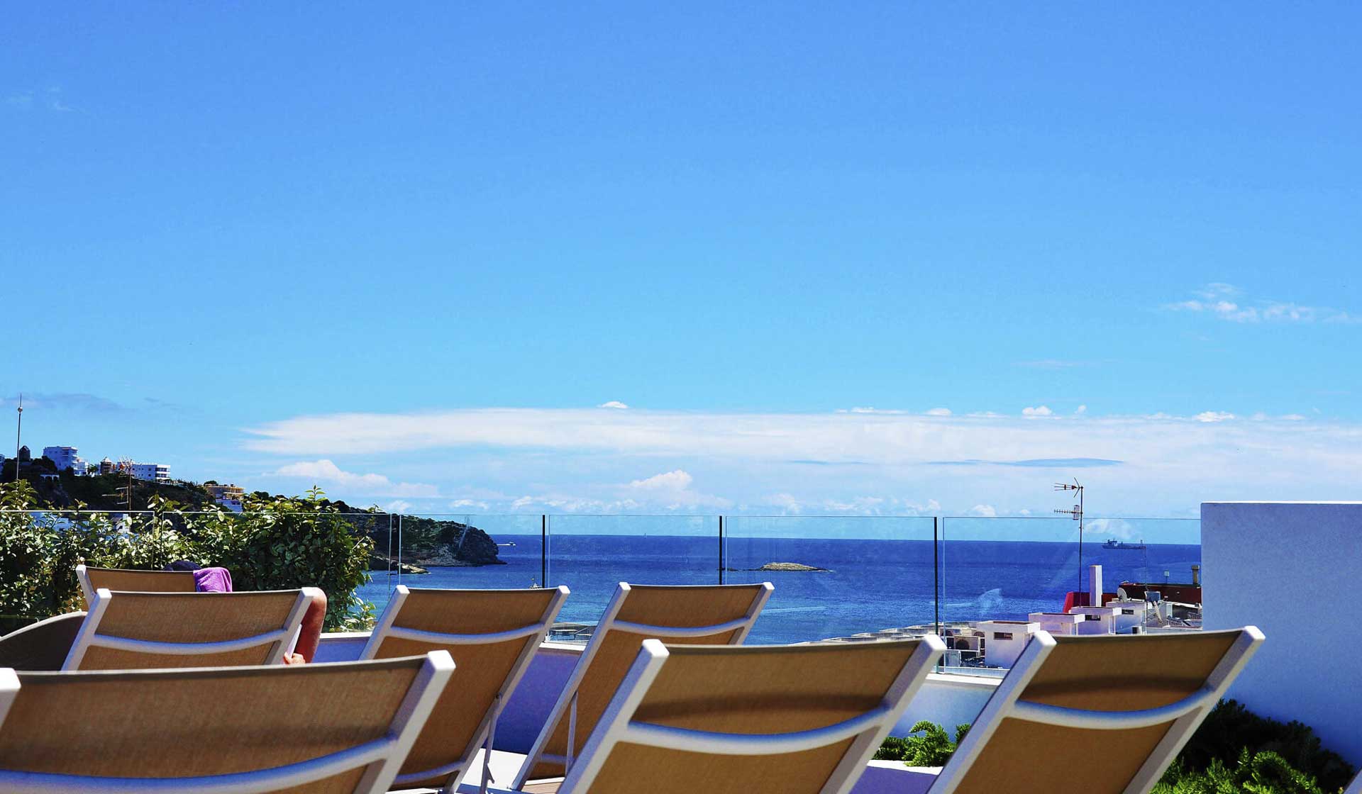 slide Enjoy the <span> paradise in Ibiza </ span>